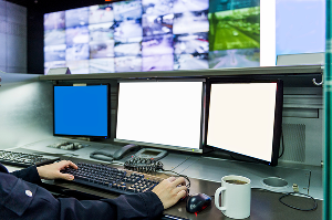 365日24時間体制の遠隔監視センターによるサポート体制の図