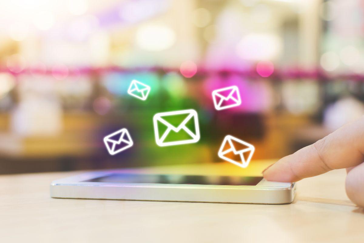 労働時間外に会社で安否確認を行う際のポイント