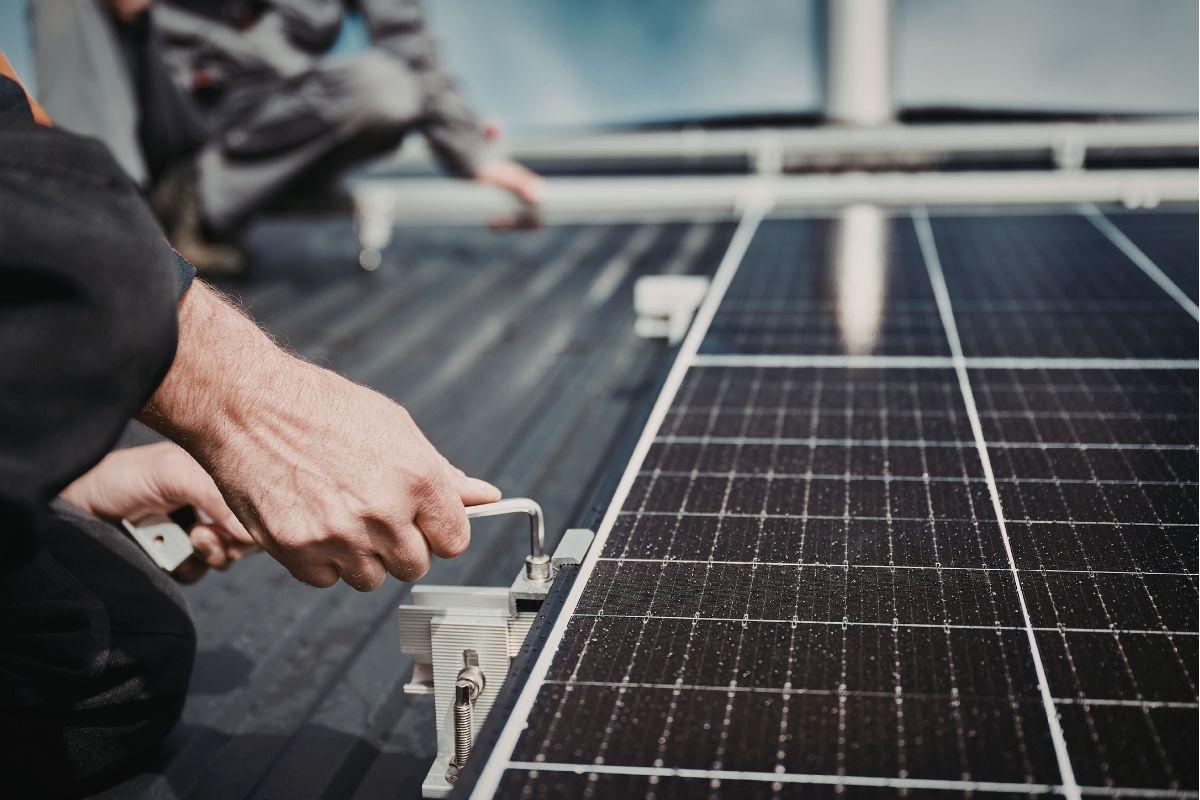 太陽光パネル・パワーコンディショナーが故障する4つの原因