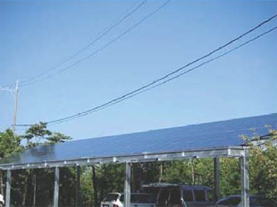 鳥取県湯梨浜町立泊小学校（車庫屋根の空きスペース活用）